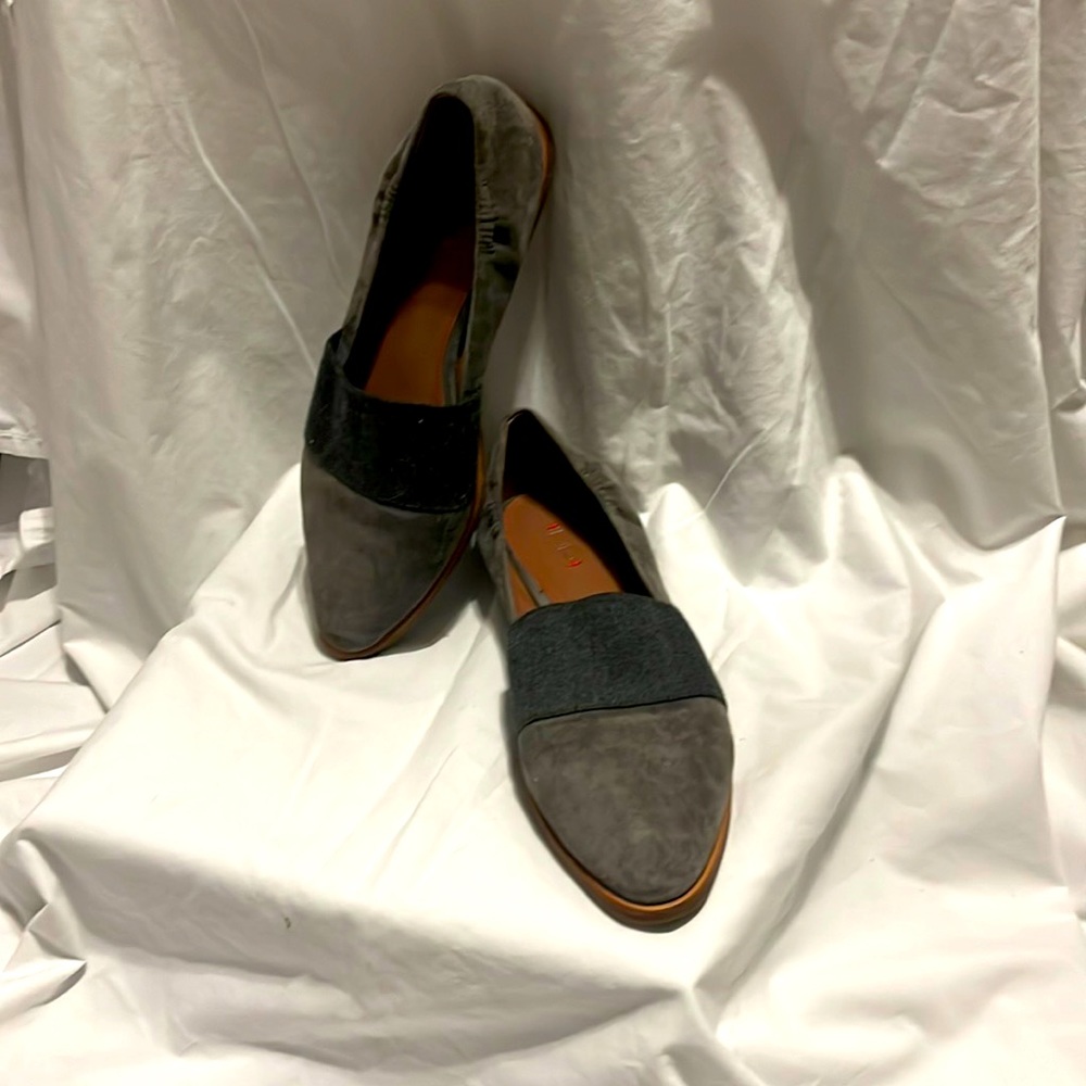 Ellen Degeneres gray flats size 8.5M